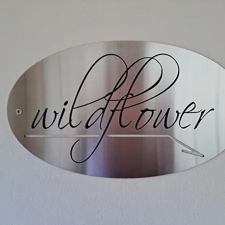 Wildflower In Privatvilla Im Herzen Merans アパート