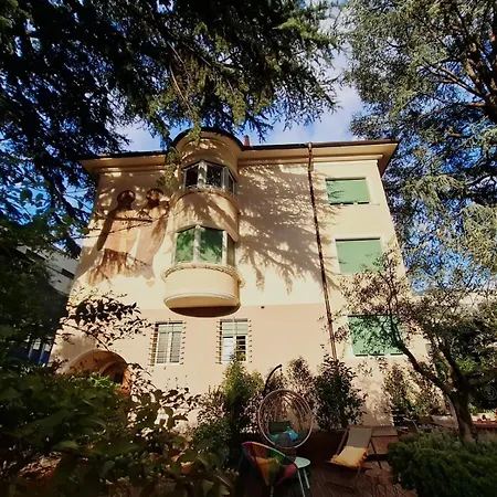 Wildflower In Privatvilla Im Herzen Merans メラーノ