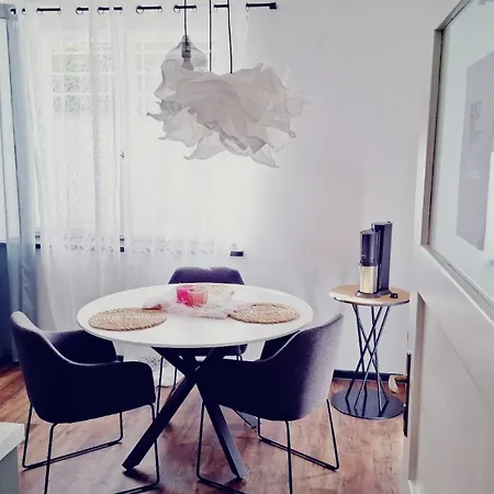 Wildflower In Privatvilla Im Herzen Merans Apartamento