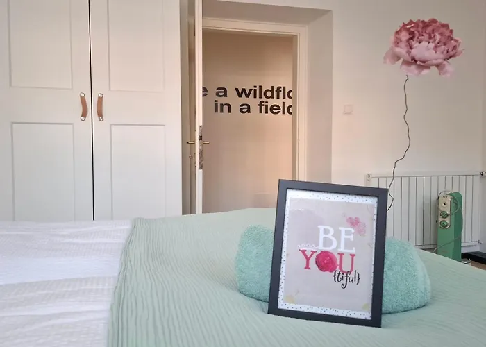 Apartment Wildflower In Privatvilla Im Herzen Merans Merano