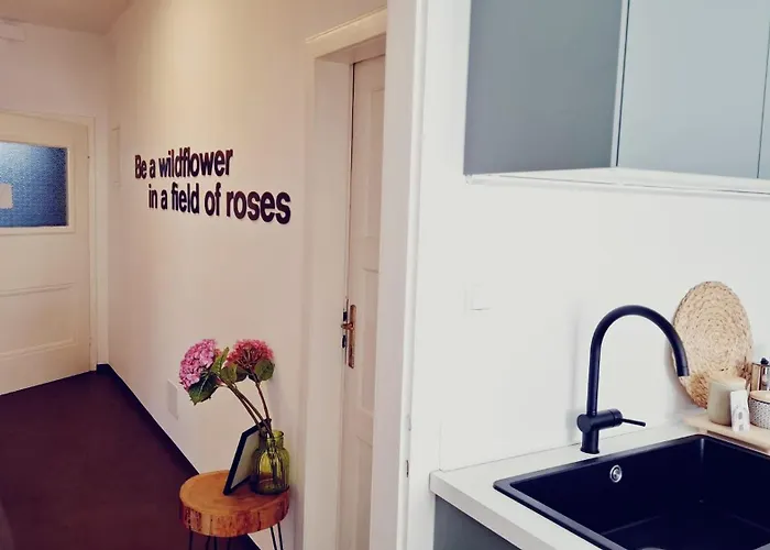 Apartamento Wildflower In Privatvilla Im Herzen Merans Merano