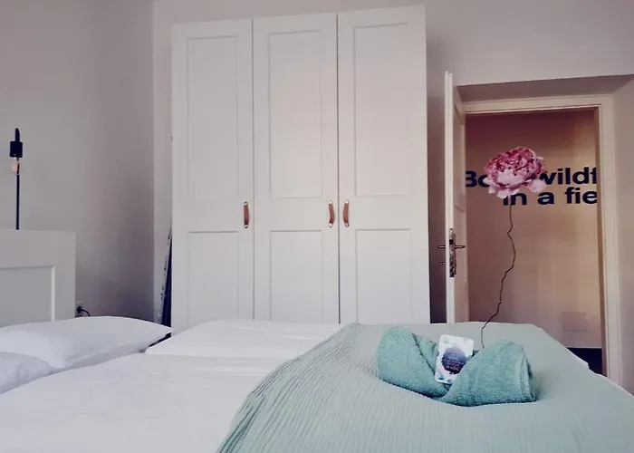 Apartment Wildflower In Privatvilla Im Herzen Merans Merano